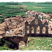 Sanaüja. Vistes del poble des del castell de Sanaüja